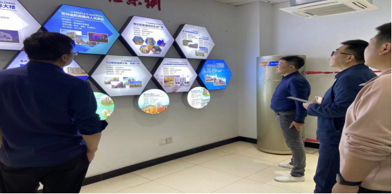 友好交流，携手并进！